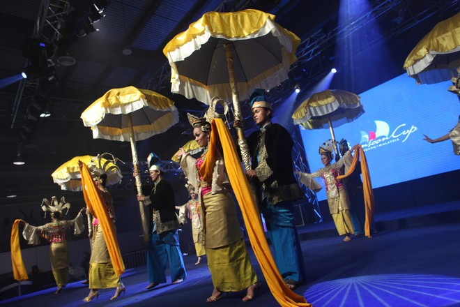Cultural performances at Karnival Monsoon © Gareth Cooke Subzero Images/Monsoon Cup http://www.monsooncup.com.my